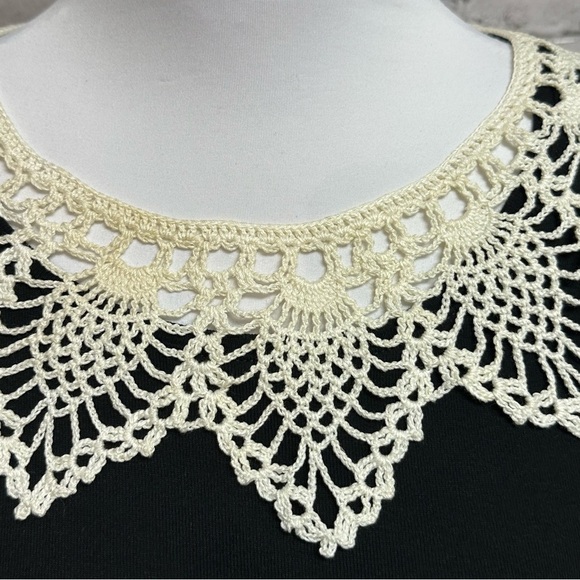 Vintage Crochet Lace Beige Ecru Ivory Collar with Button 16 in X 4 in - Picture 3 of 13